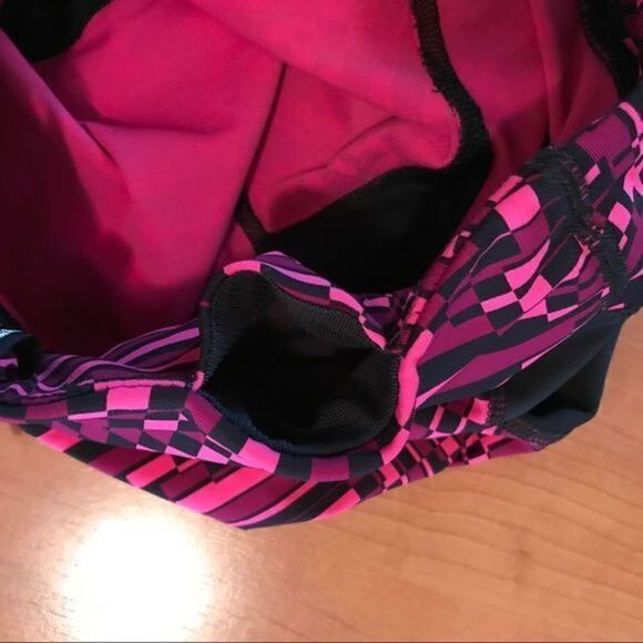 NWOT. Nike Dri-Fit athletic capri pants. - Picture 7 of 8